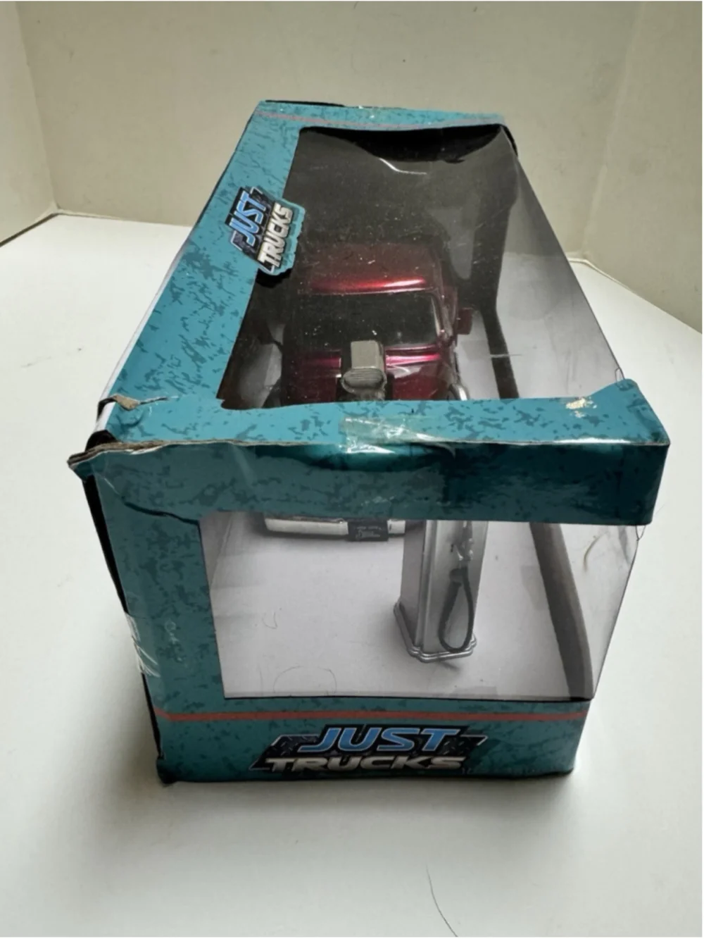 Jada Toys Just Trucks 1:24 1956 Ford F-100 Die-cast Car & Gas Pump